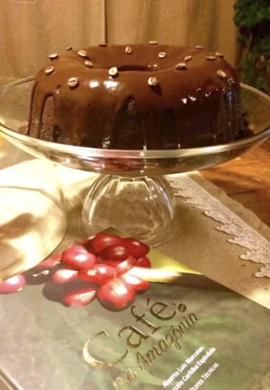 Bolo de café com chocolate